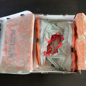 Nike Men's Lebron 19 Basketball Shoes size 13
